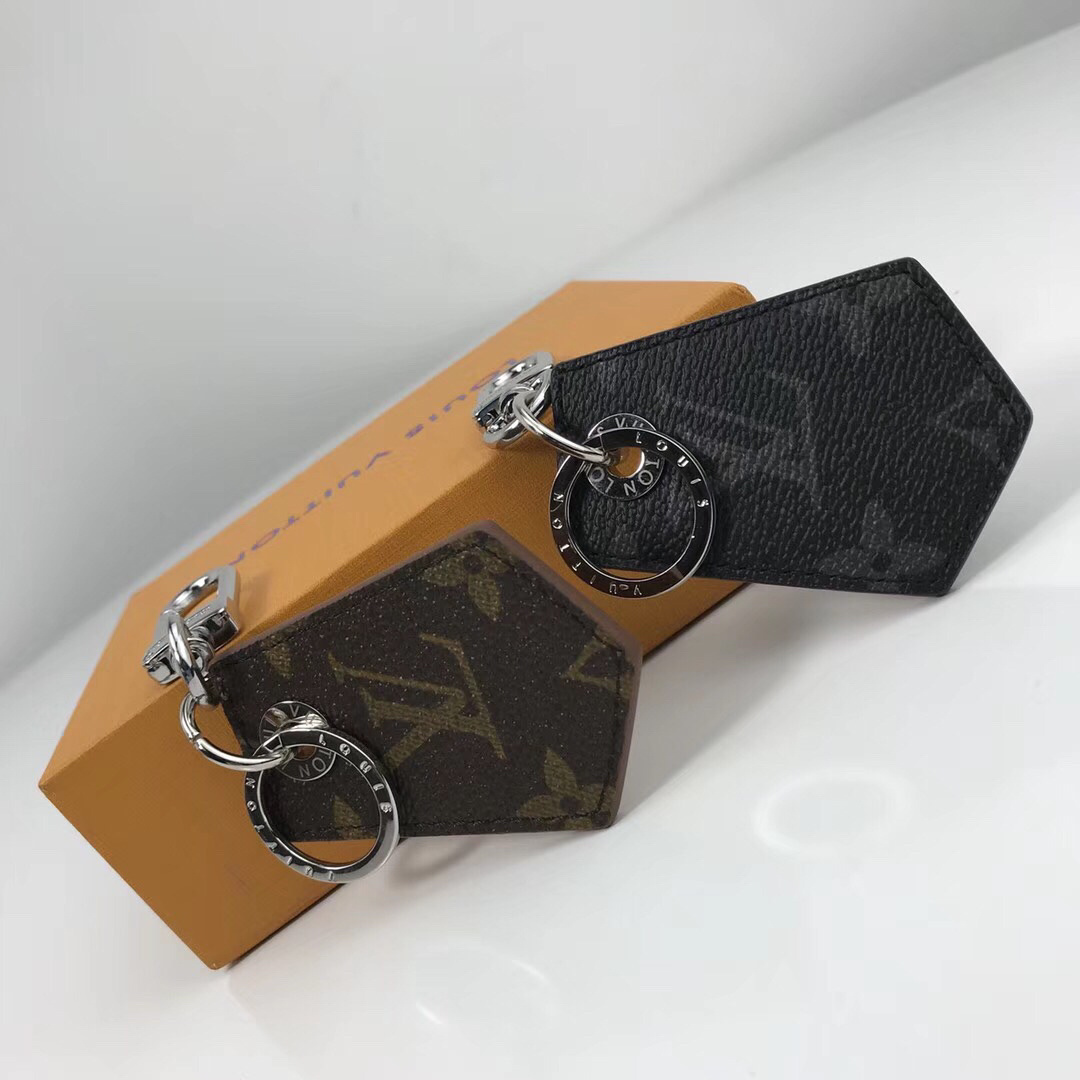 LEGACY ENCHAPE BAG CHARM AND KEY HOLDER M62800