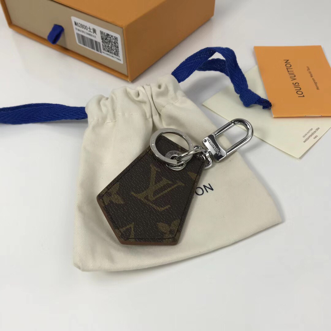 LEGACY ENCHAPE BAG CHARM AND KEY HOLDER M62800