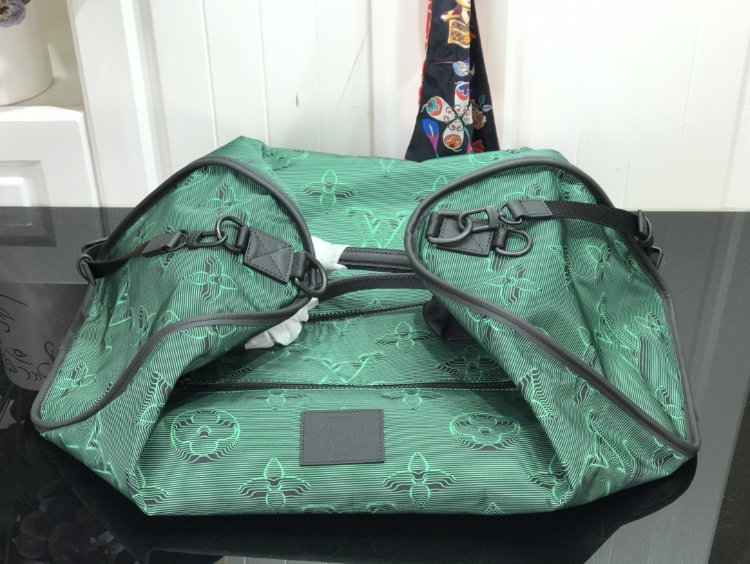 LV 2054 REVERSIBLE KEEPALL BANDOULIERE 50 M45602