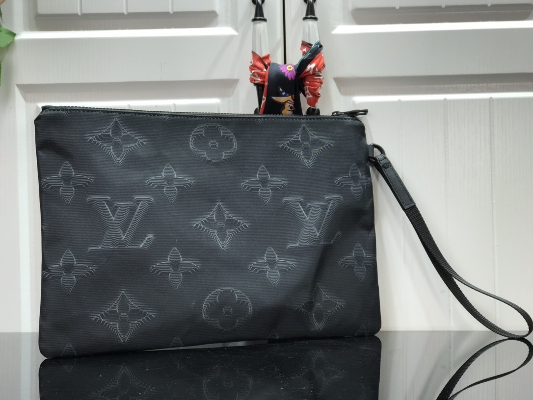 LV 2054 REVERSIBLE POUCH M80142 