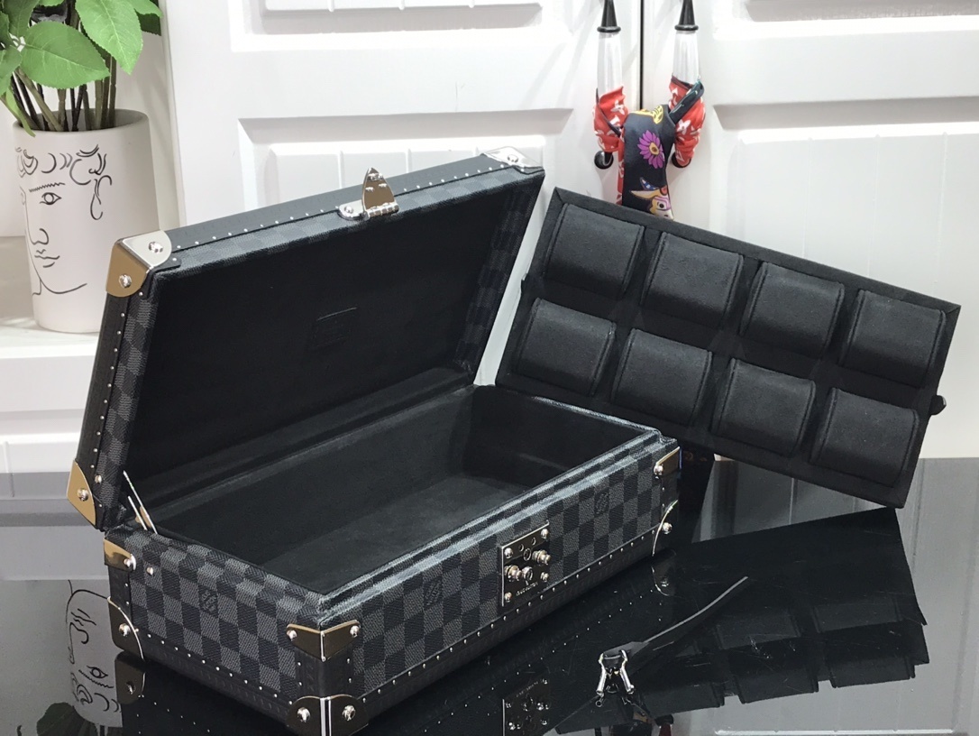 LV 8 WATCH CASE N48226