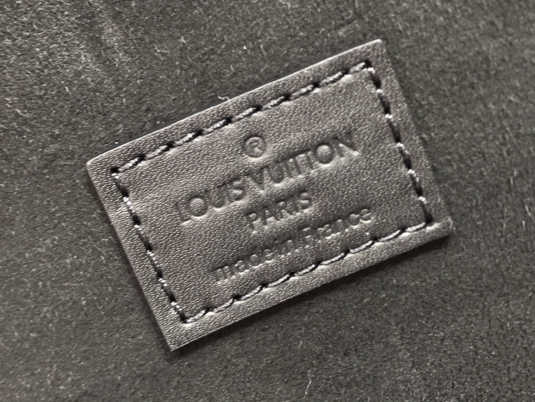 LV 8 WATCH CASE N48226