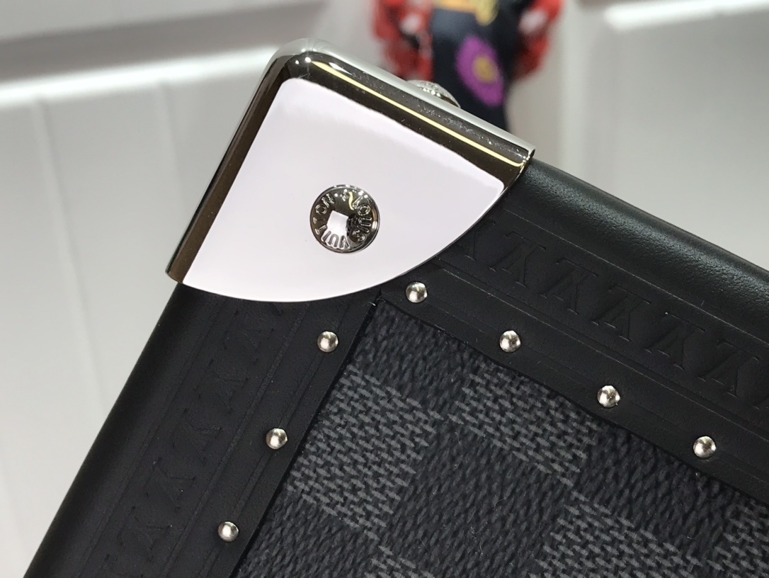 LV 8 WATCH CASE N48226