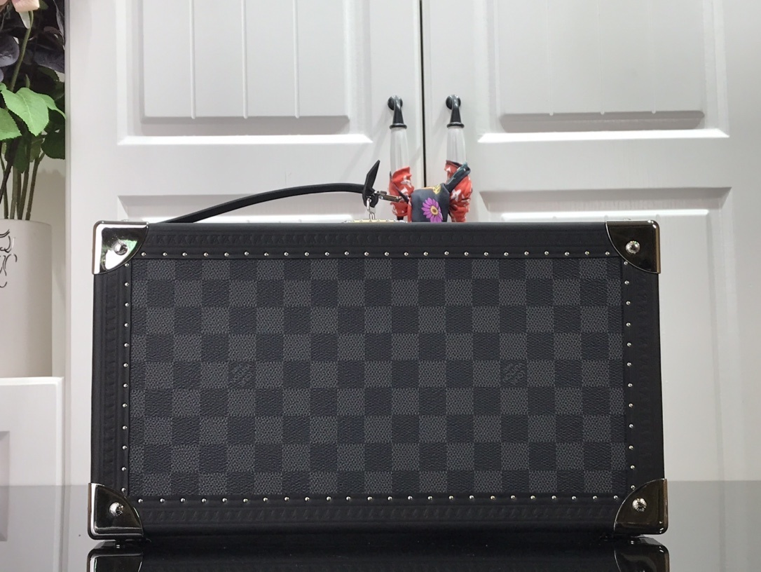 LV 8 WATCH CASE N48226