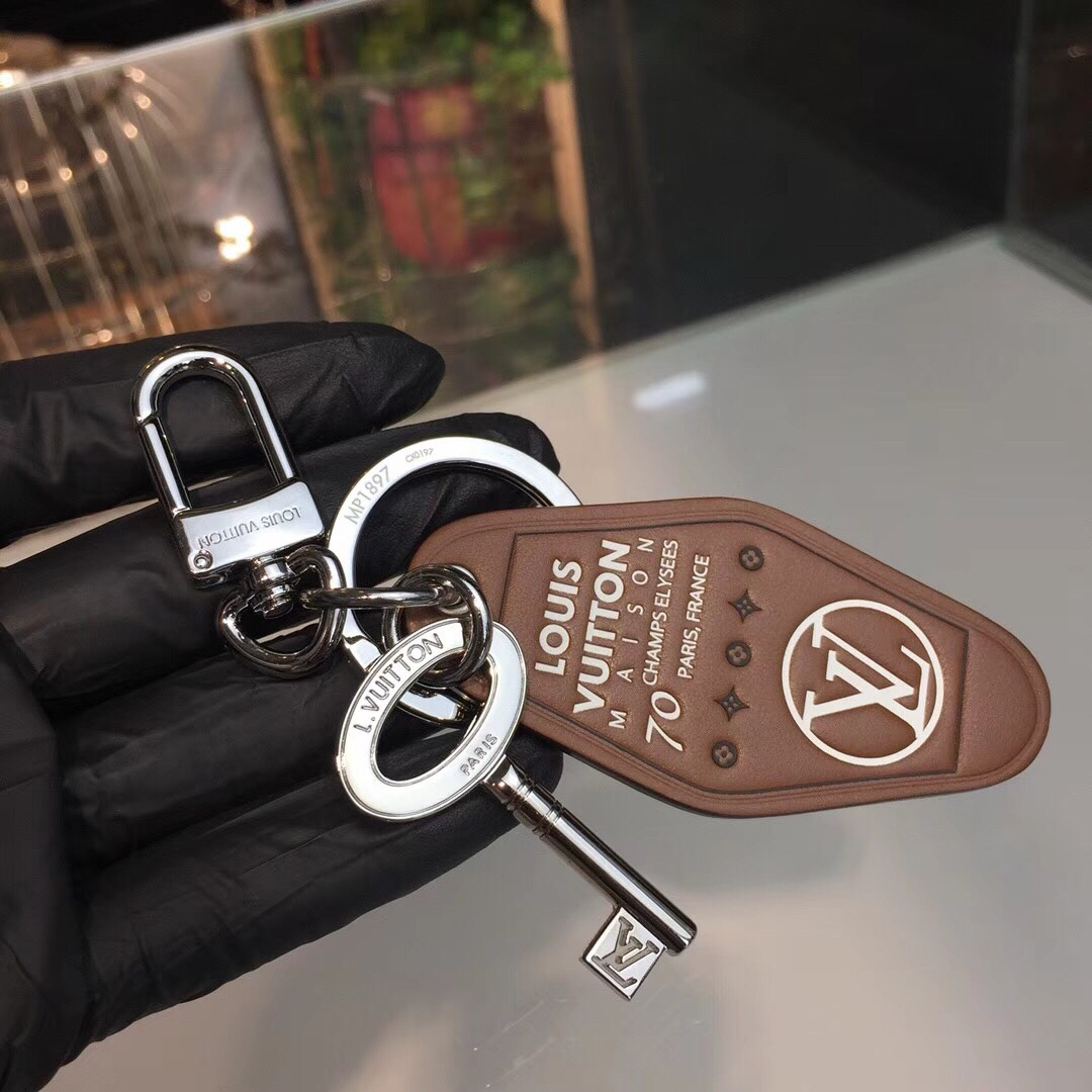 LV Accessories MP1897