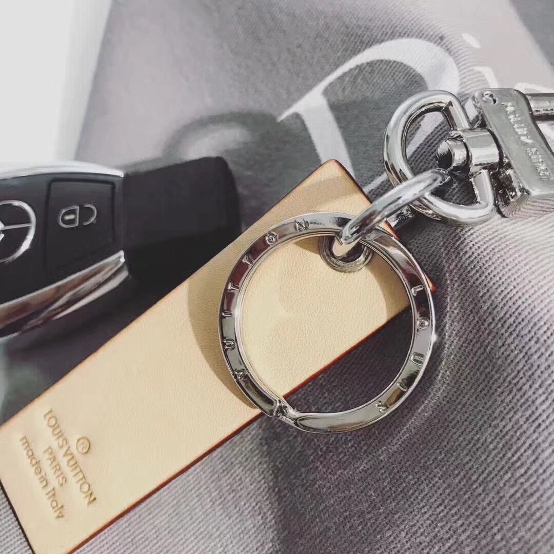 LV Accessories MP2074