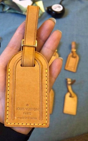 LV Accessories Tag 111108GP