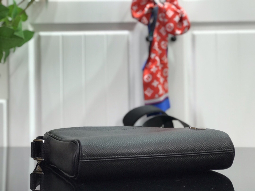 LV ALEX MESSENGER BB M30265