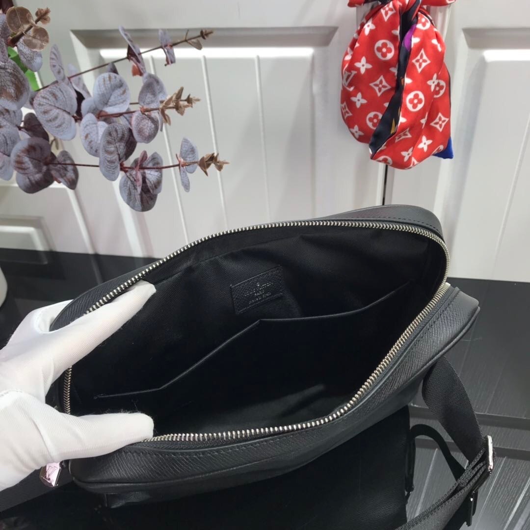 LV ALEX MESSENGER PM M30260