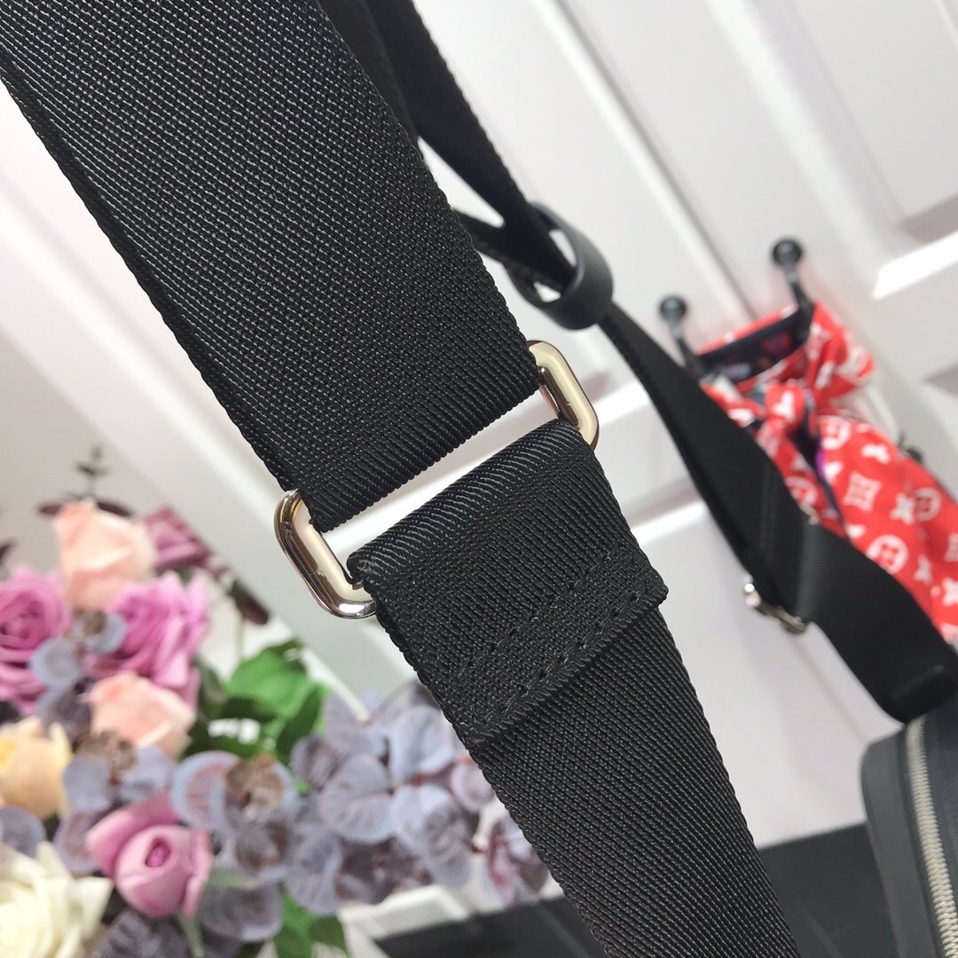 LV ALEX MESSENGER PM M30260