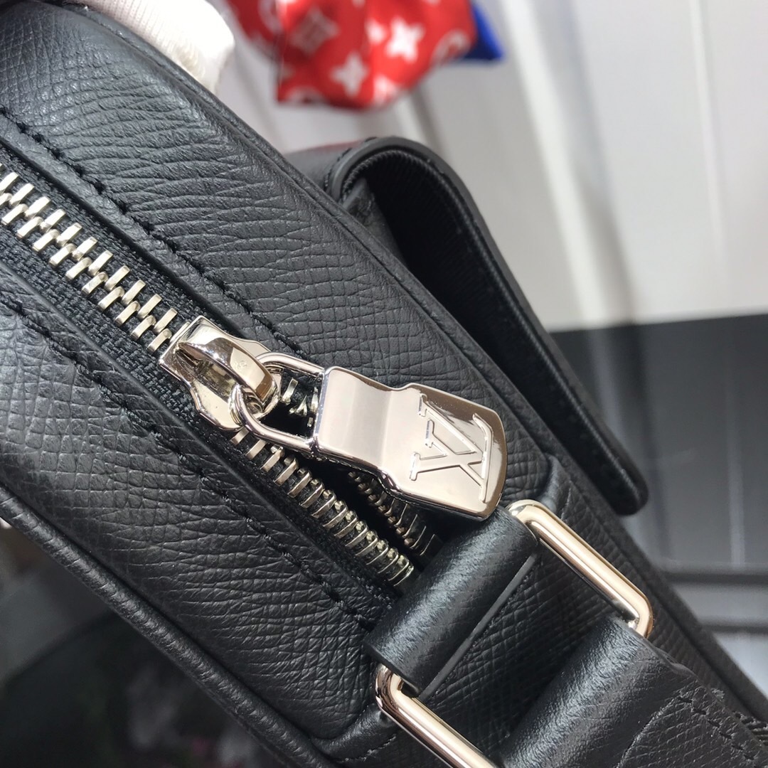 LV ALEX MESSENGER PM M30260