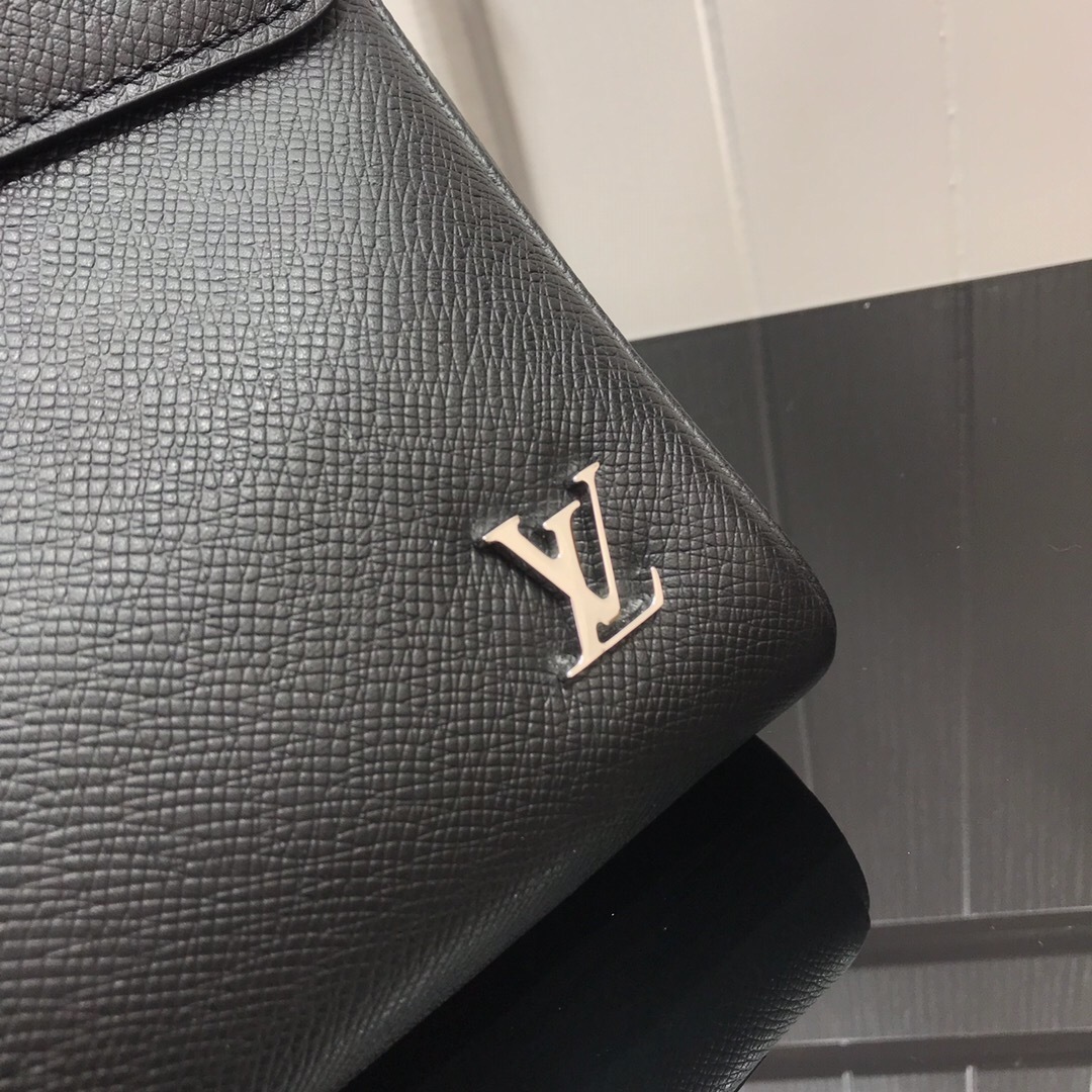 LV ALEX MESSENGER PM M30260
