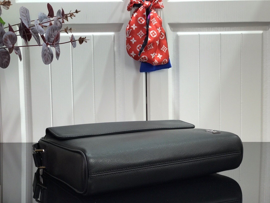 LV ALEX MESSENGER PM M30260