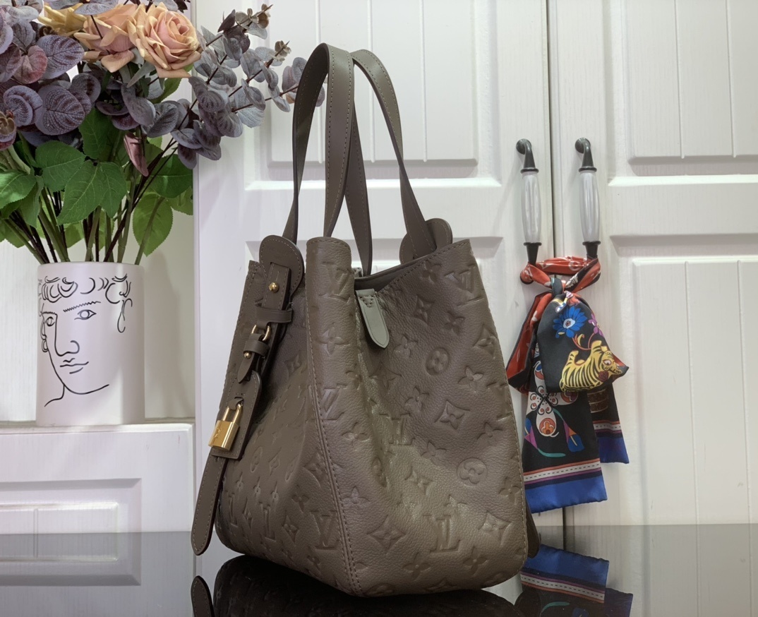 LV ALL IN ONE m25890