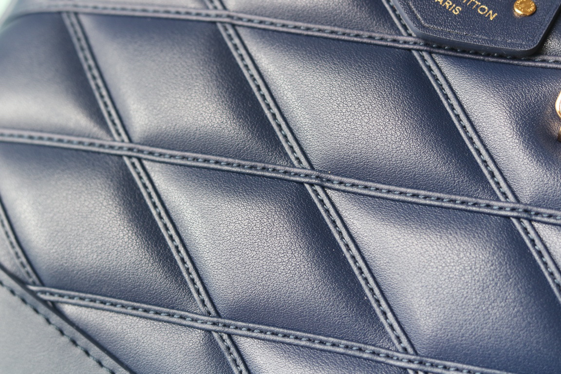 LV Alma 4106T 