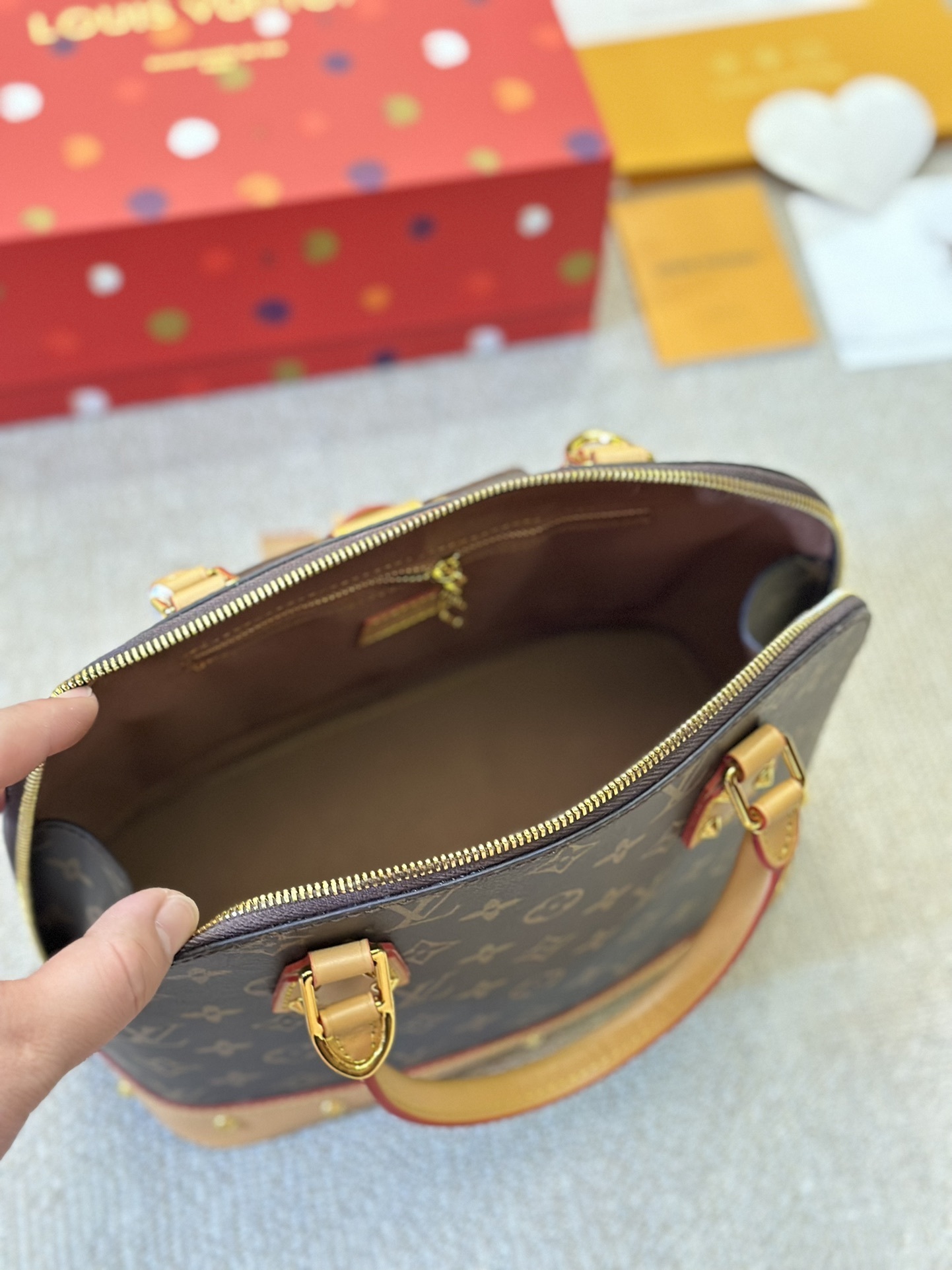 LV Alma 4106T 