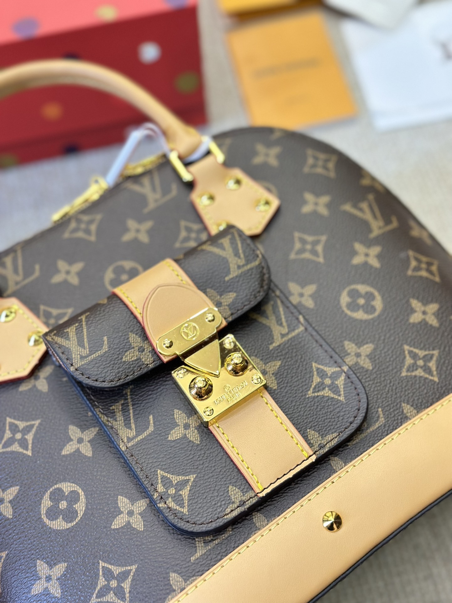 LV Alma 4106T 