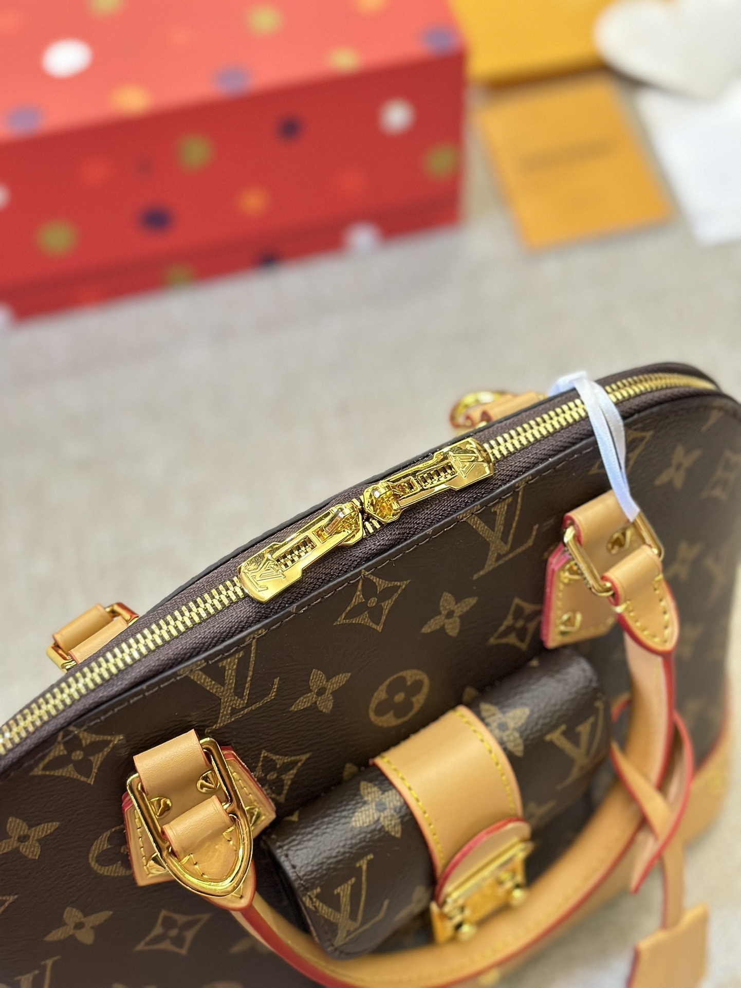 LV Alma 4106T 