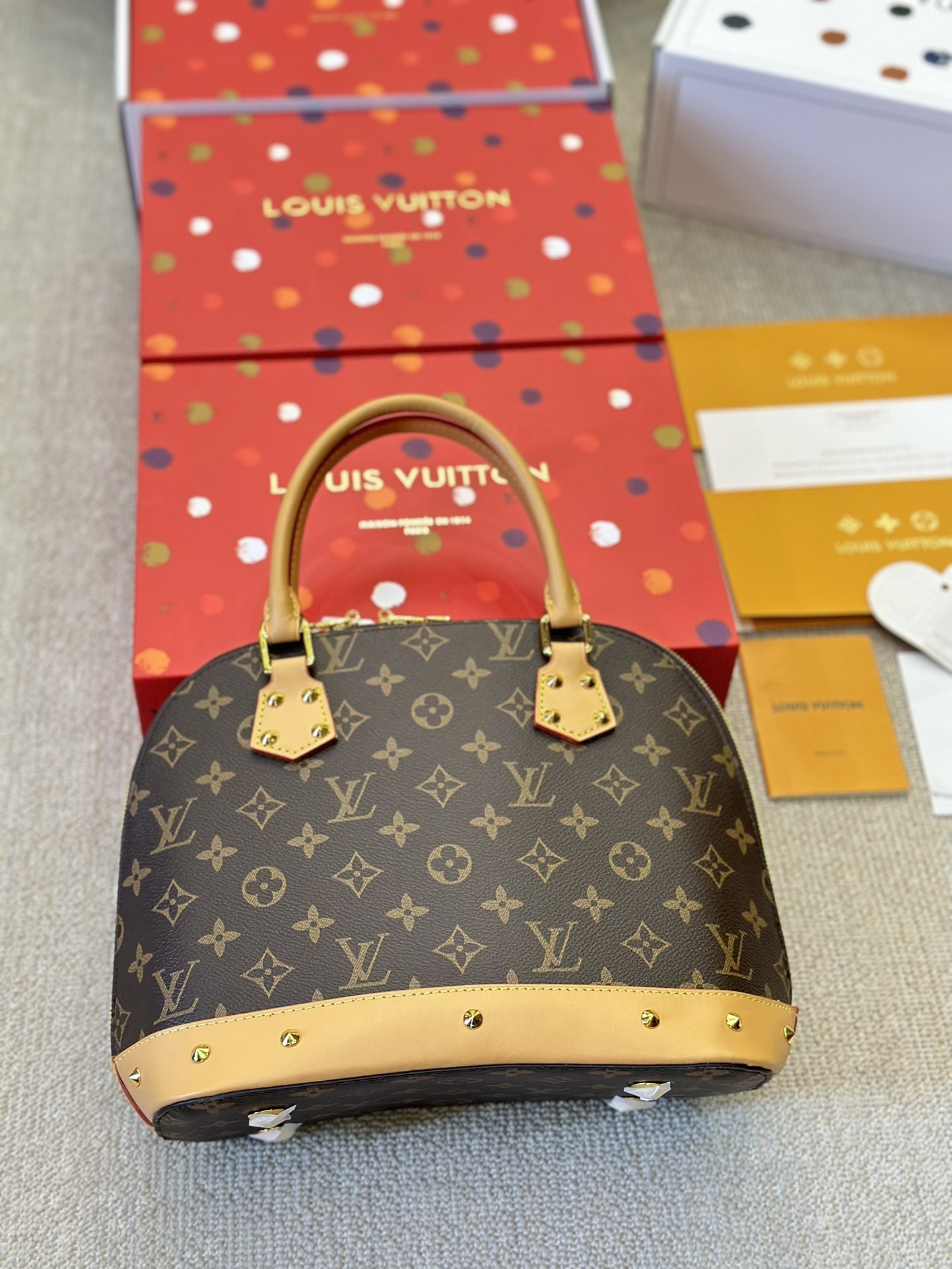 LV Alma 4106T 
