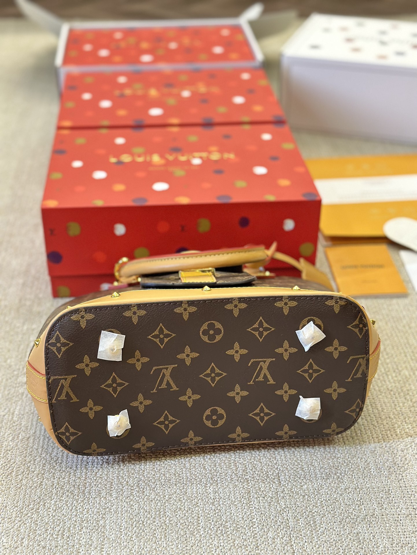LV Alma 4106T 