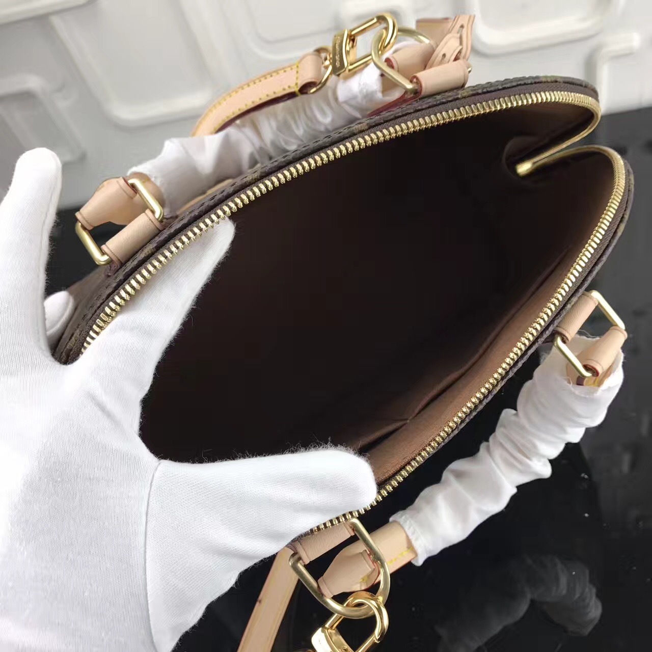 LV ALMA Handbag M53151