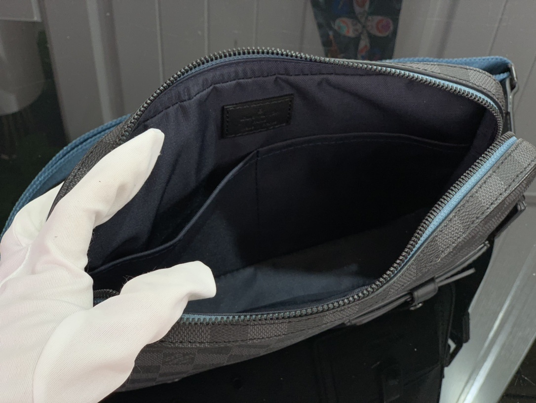 LV ALPHA MESSENGER M44165