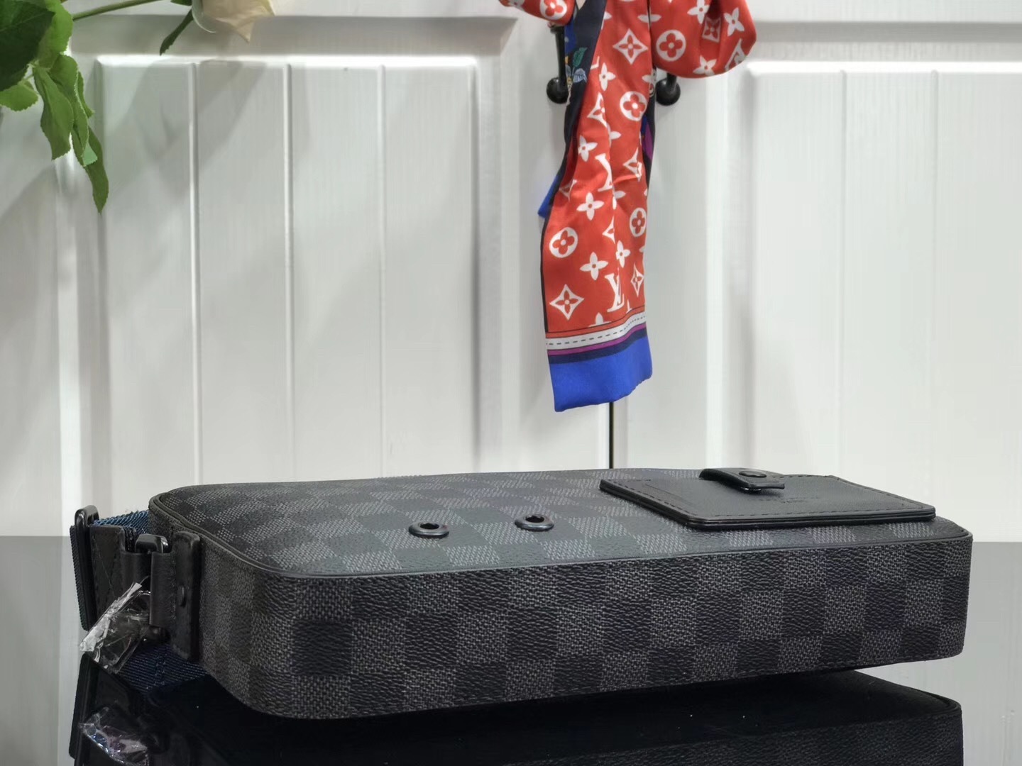 LV ALPHA MESSENGER M44165