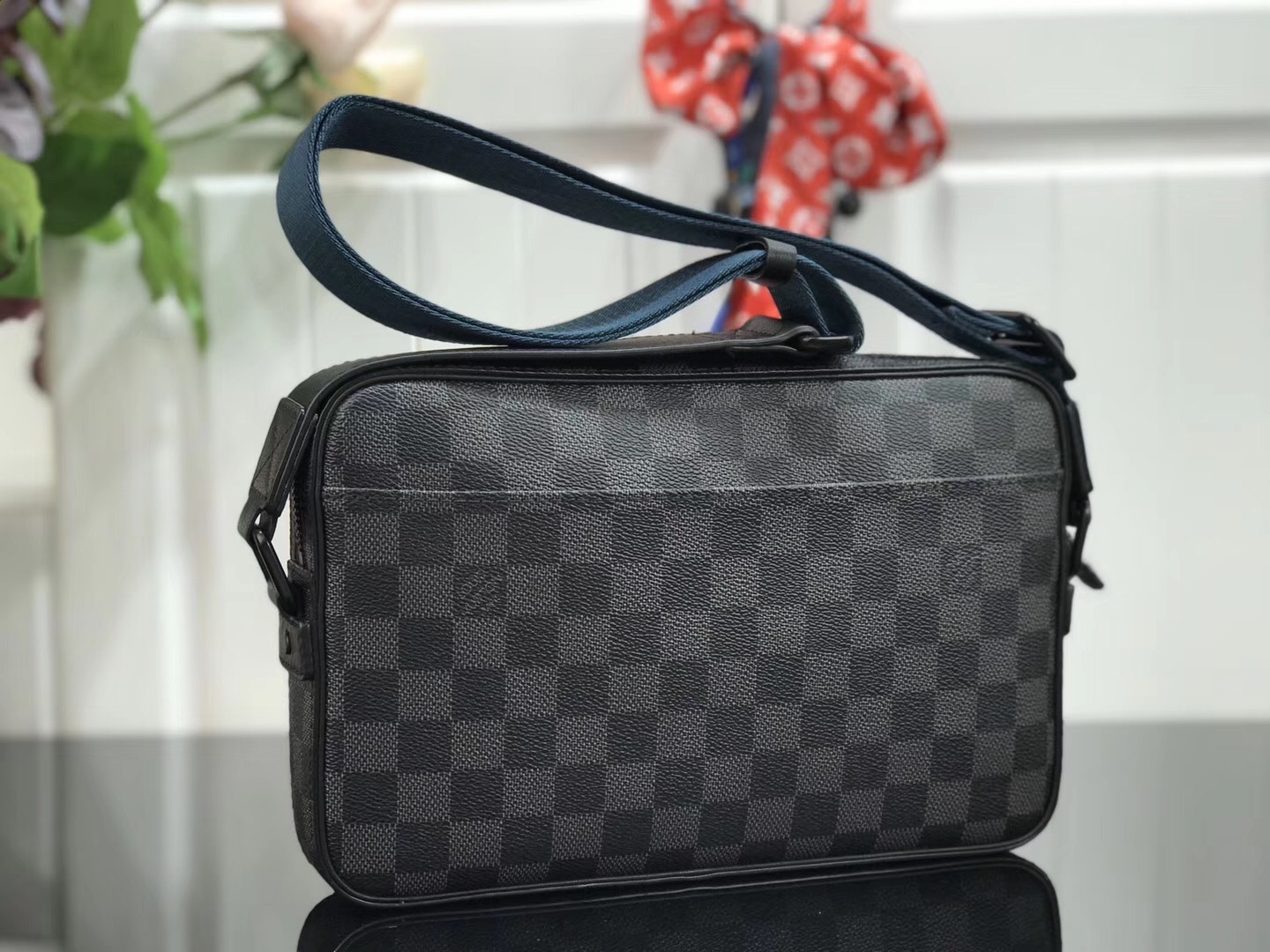 LV ALPHA MESSENGER M44165