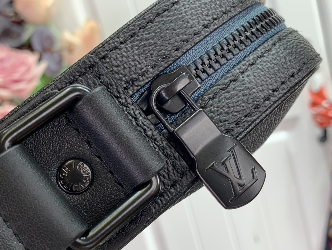 LV ALPHA MESSENGER M44165