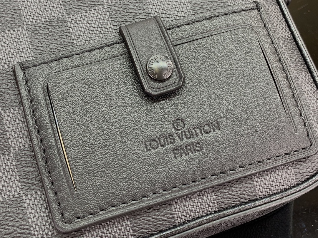 LV ALPHA MESSENGER M44165