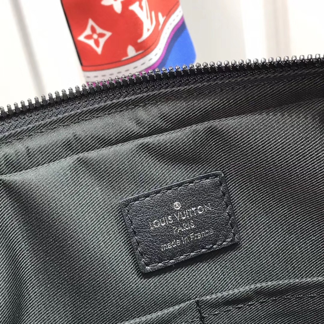 LV ALPHA MESSENGER M44165