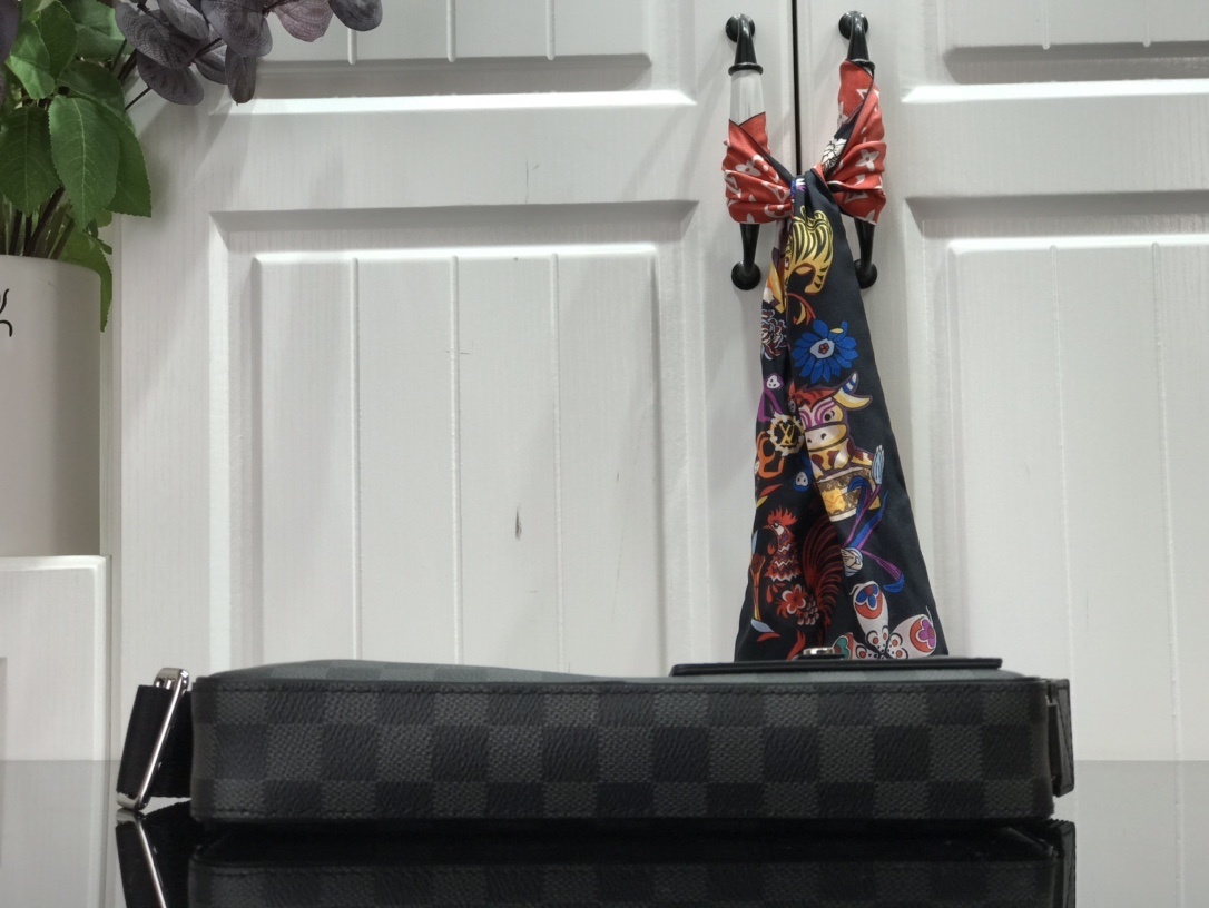 LV ALPHA MESSENGER N40408