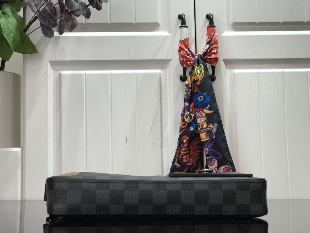 LV ALPHA MESSENGER N40408