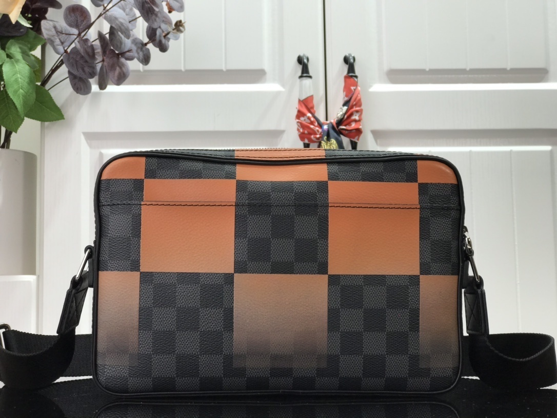 LV ALPHA MESSENGER N40408