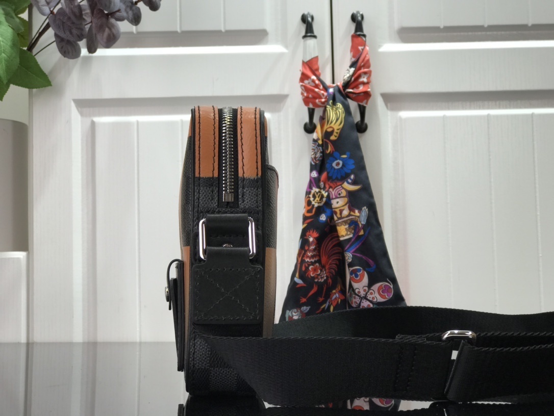 LV ALPHA MESSENGER N40408