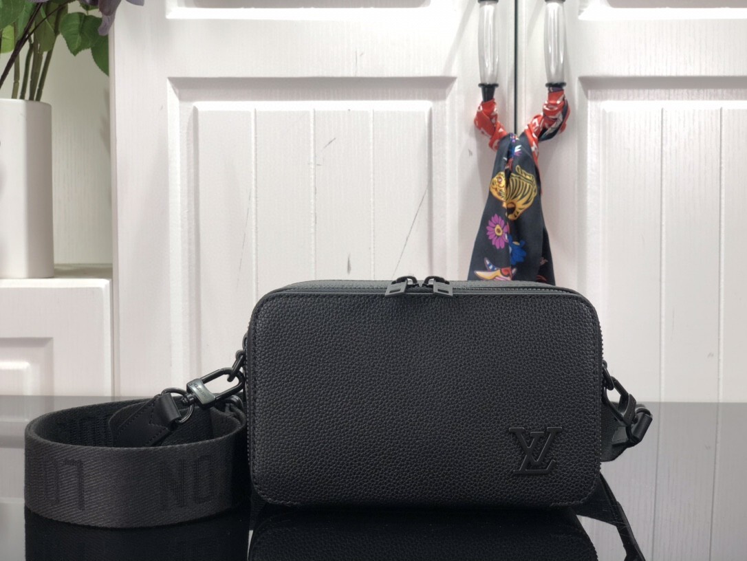 LV ALPHA WEARABLE wallet M59161