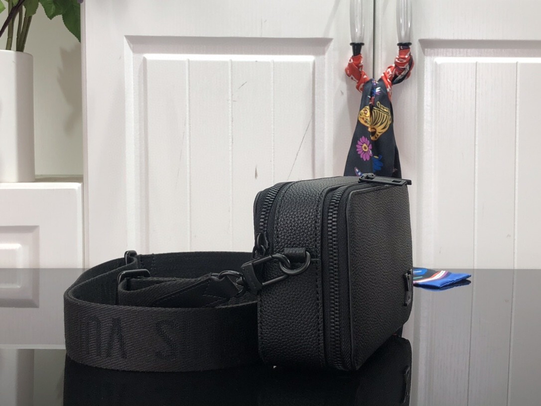 LV ALPHA WEARABLE wallet M59161