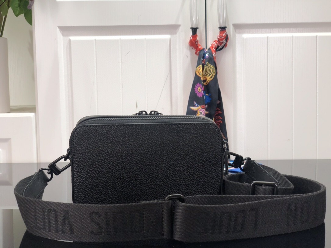 LV ALPHA WEARABLE wallet M59161