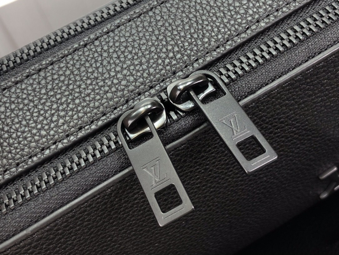 LV ALPHA WEARABLE wallet M59161