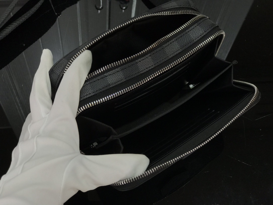 LV ALPHA WEARABLE wallet N60418