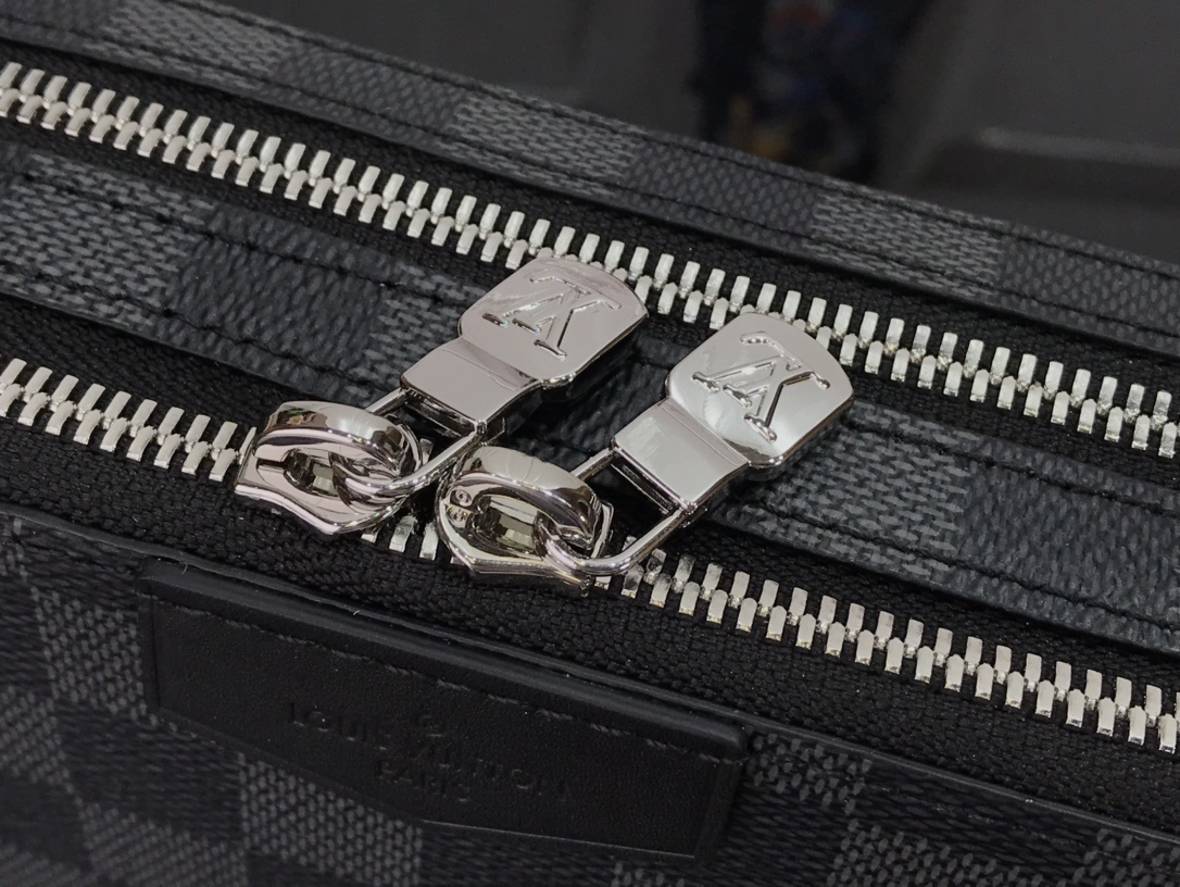 LV ALPHA WEARABLE wallet N60418