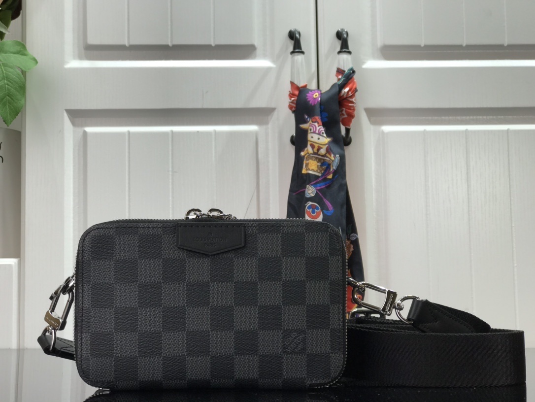 LV ALPHA WEARABLE wallet N60418