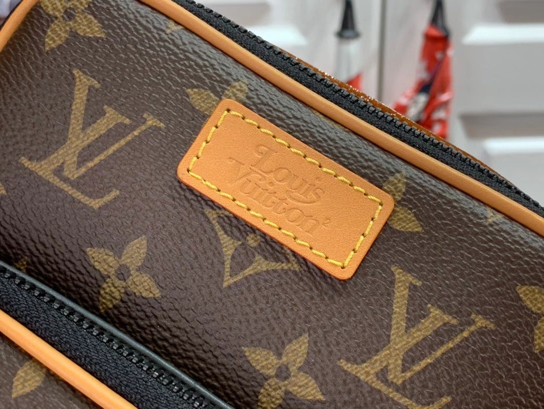 LV AMAZONE MESSENGER N40379