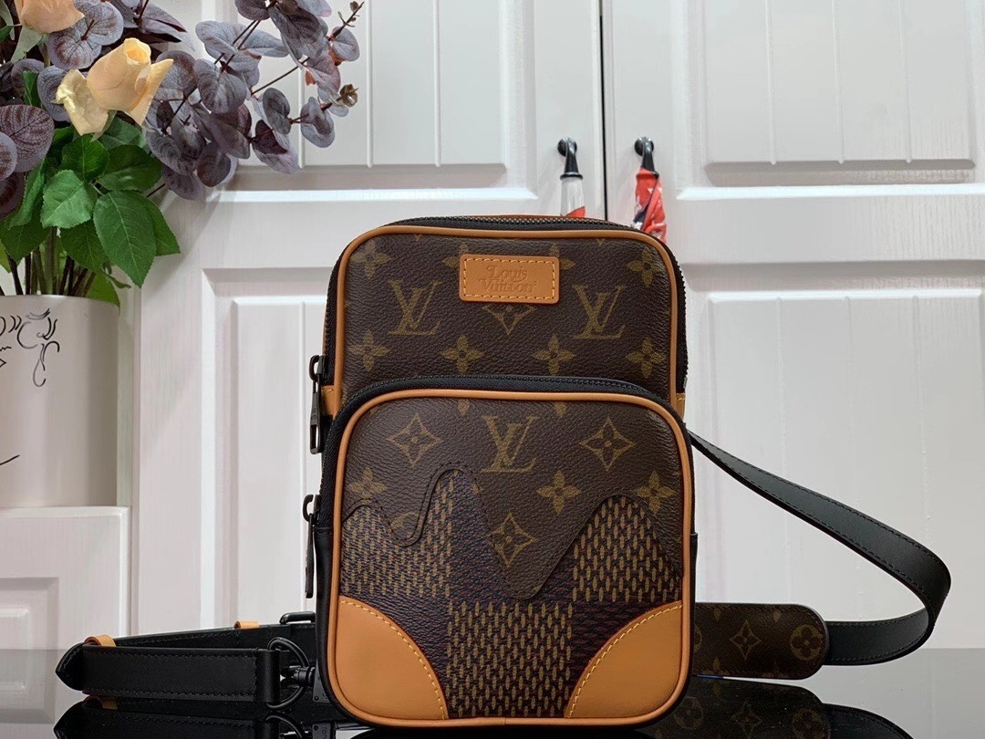 LV AMAZONE MESSENGER N40379