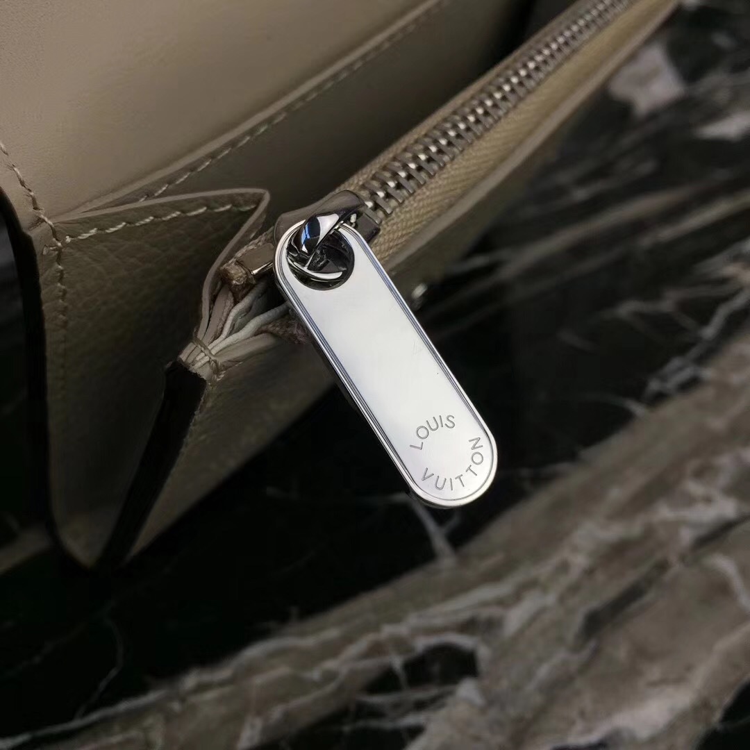 LV ANAE wallet M64050 