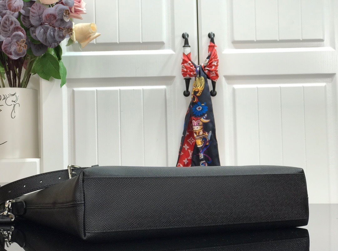 LV ANTON TOTE M33433