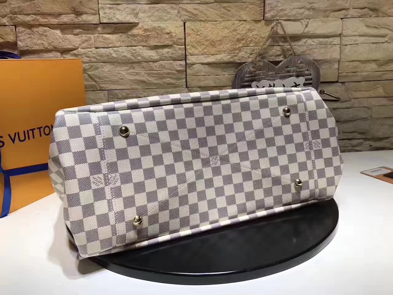 LV ARTSY GM BAG M40259