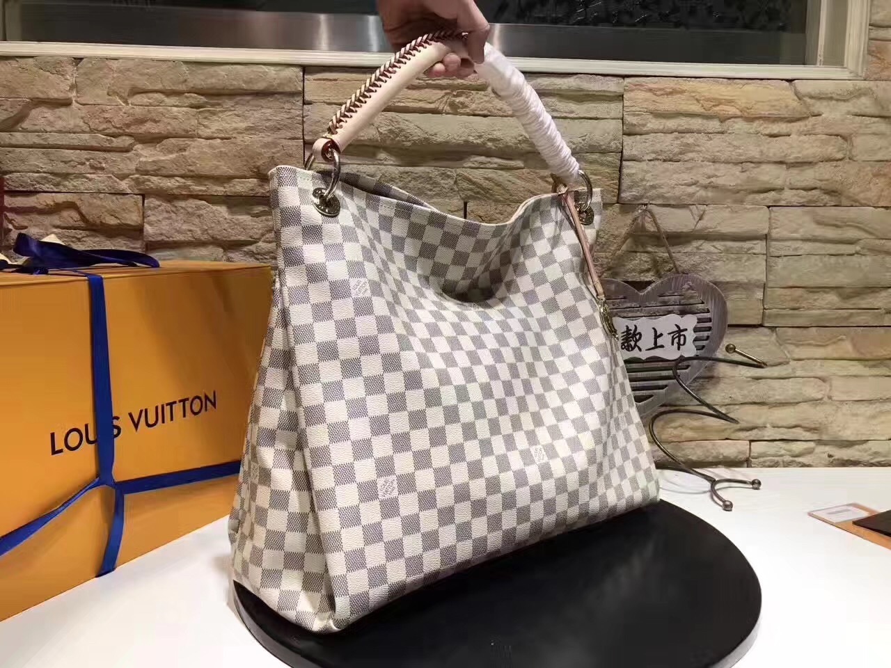 LV ARTSY GM BAG M40259
