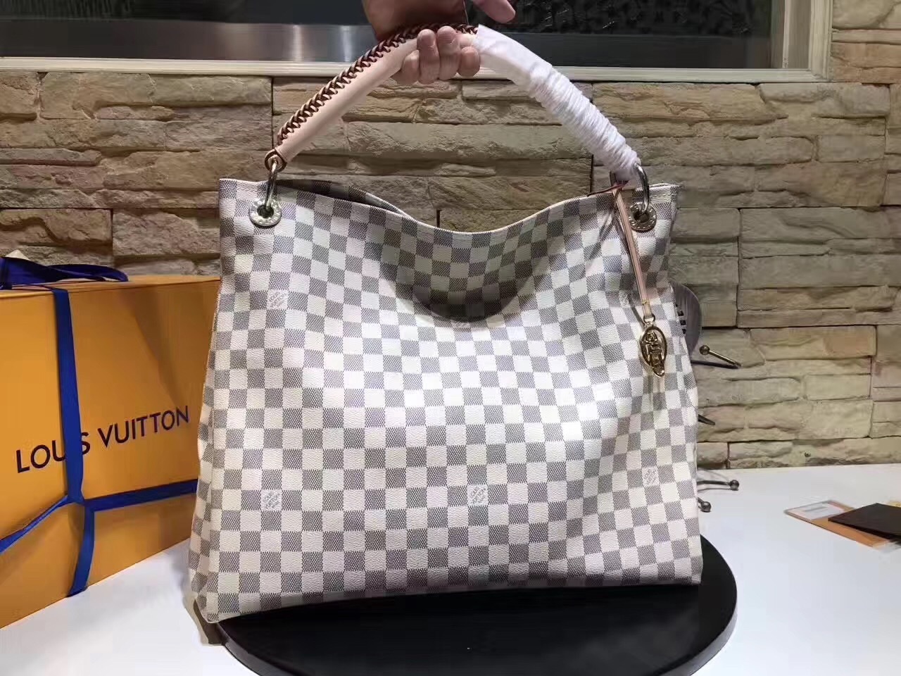 LV ARTSY GM BAG M40259