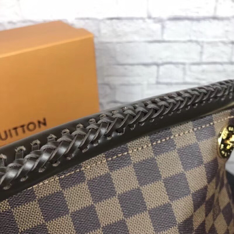 LV ARTSY MM BAG M40249